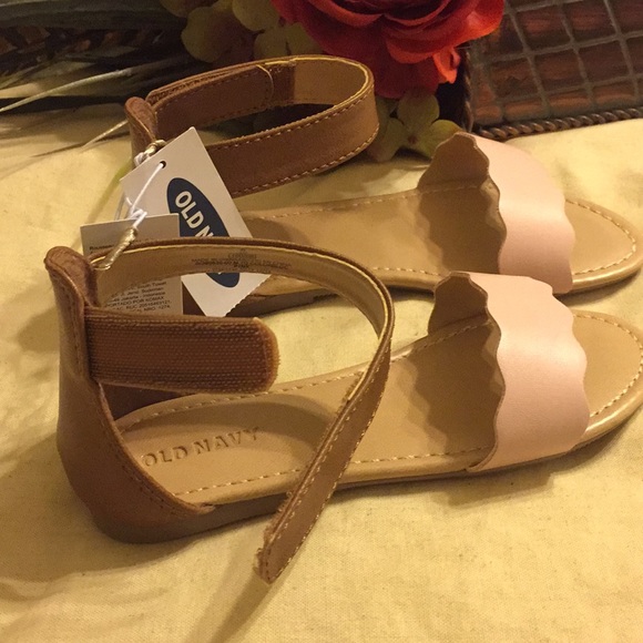 New old navy sandals - Picture 5 of 5